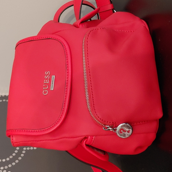 Beautiful Red Guess backpack - Picture 5 of 5